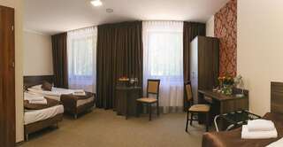 Отель Hotel Dąbrowski Освенцим Трехместный номер-4