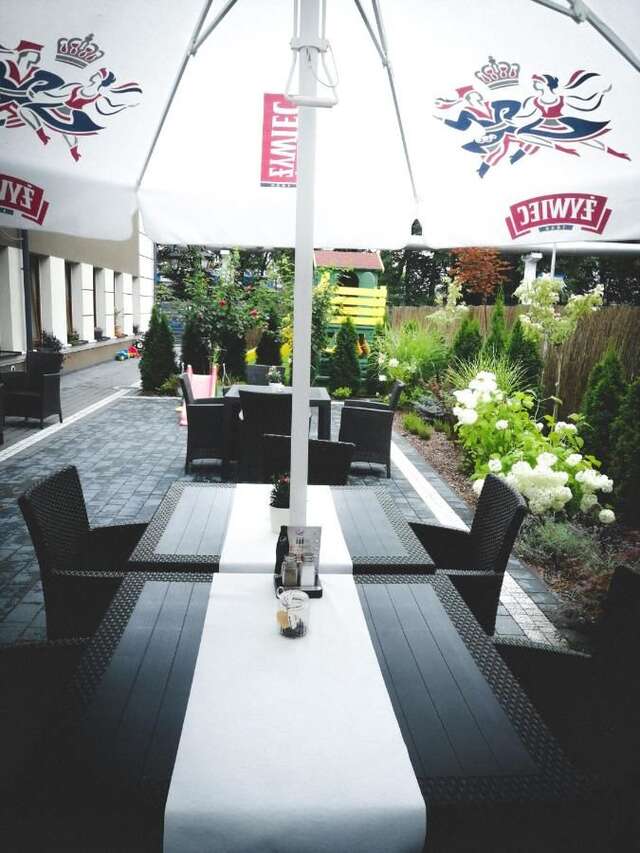 Отель Hotel Dąbrowski Освенцим-12