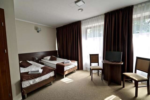 Отель Hotel Dąbrowski Освенцим-17